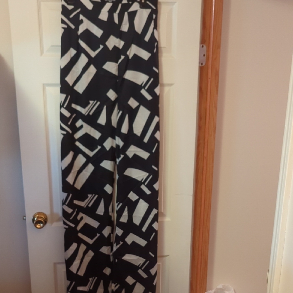 PrettyLittleThing Black and White Flare Jumpsuit with Geometric Print